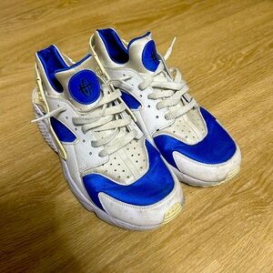 Nike huarache white and blue